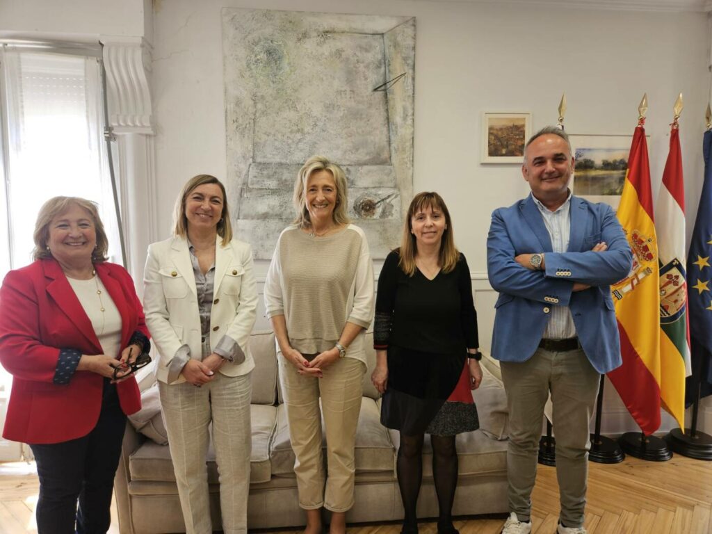La alcaldesa de Calahorra ha mantenido una reunión con la rectora de la ...